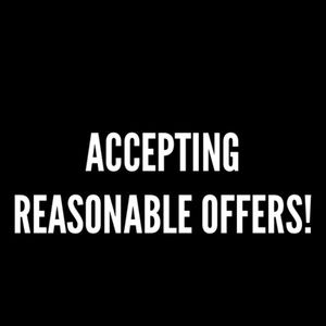 🌸ACCEPTING ALL REASONABLE OFFERS🌸